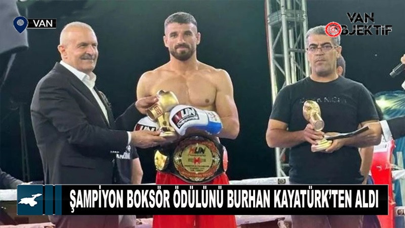 Şampiyon boksör ödülünü Burhan Kayatürk’ten aldı